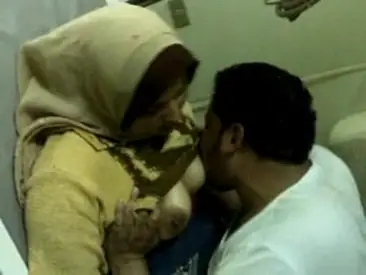 Bokep Terbaru Tante Hijab Nakal ML Lumer WOT HD