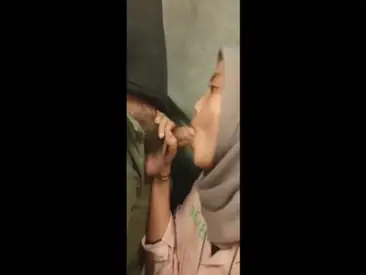 Istri Jilbab Nurut Servis BJ Sedap